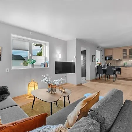 Modern Easy-living In Neighborhood *