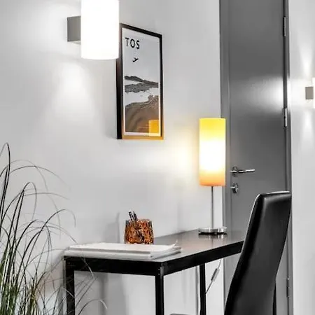 Modern Easy-living In Neighborhood *