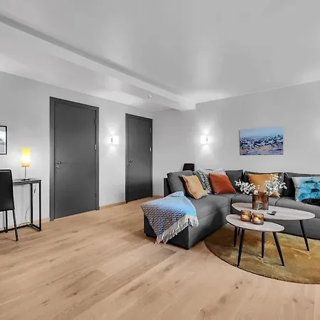 Modern Easy-living In Neighborhood Apartment Tromso