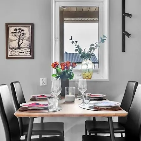 Modern Easy-living In Neighborhood * Tromso