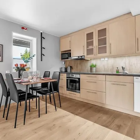 Modern Easy-living In Neighborhood