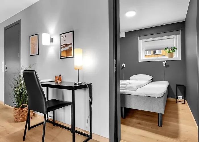 Modern Easy-living In Neighborhood