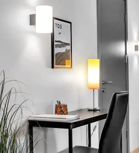 Modern Easy-living In Neighborhood *