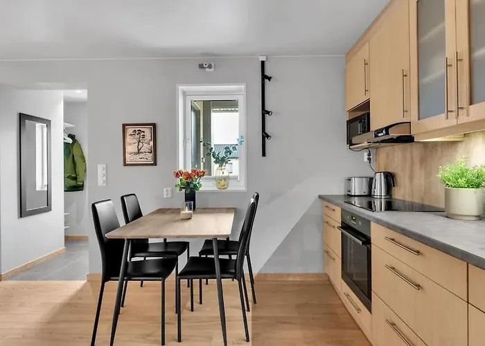 Modern Easy-living In Neighborhood *