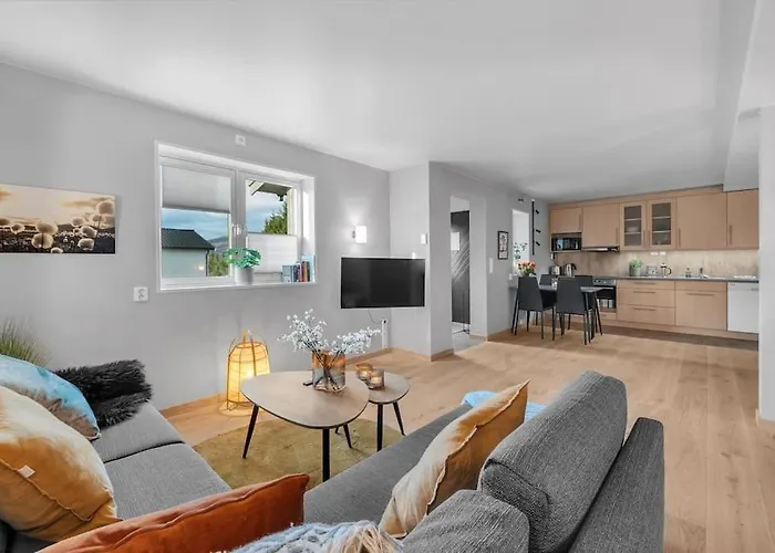 Modern Easy-living In Neighborhood *