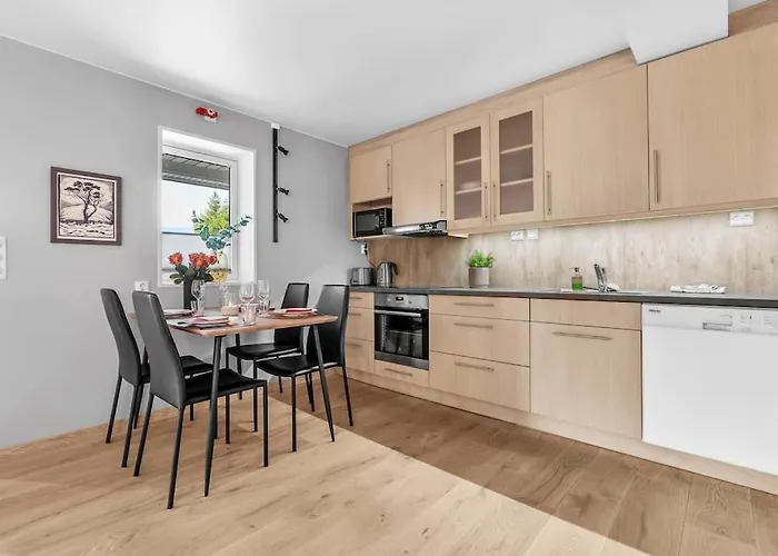 Modern Easy-living In Neighborhood